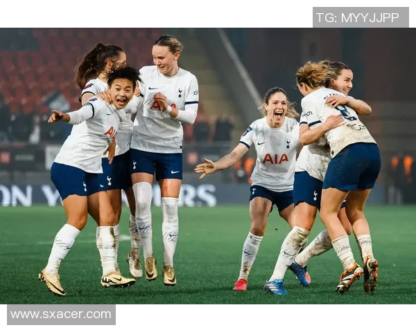 曼城女足球星精彩瞬间与球场英姿展现